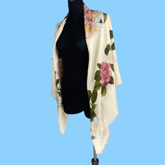 Vintage Chanel Cashmere Silk Camellia Raw Edge Shawl - Picture 4 of 10